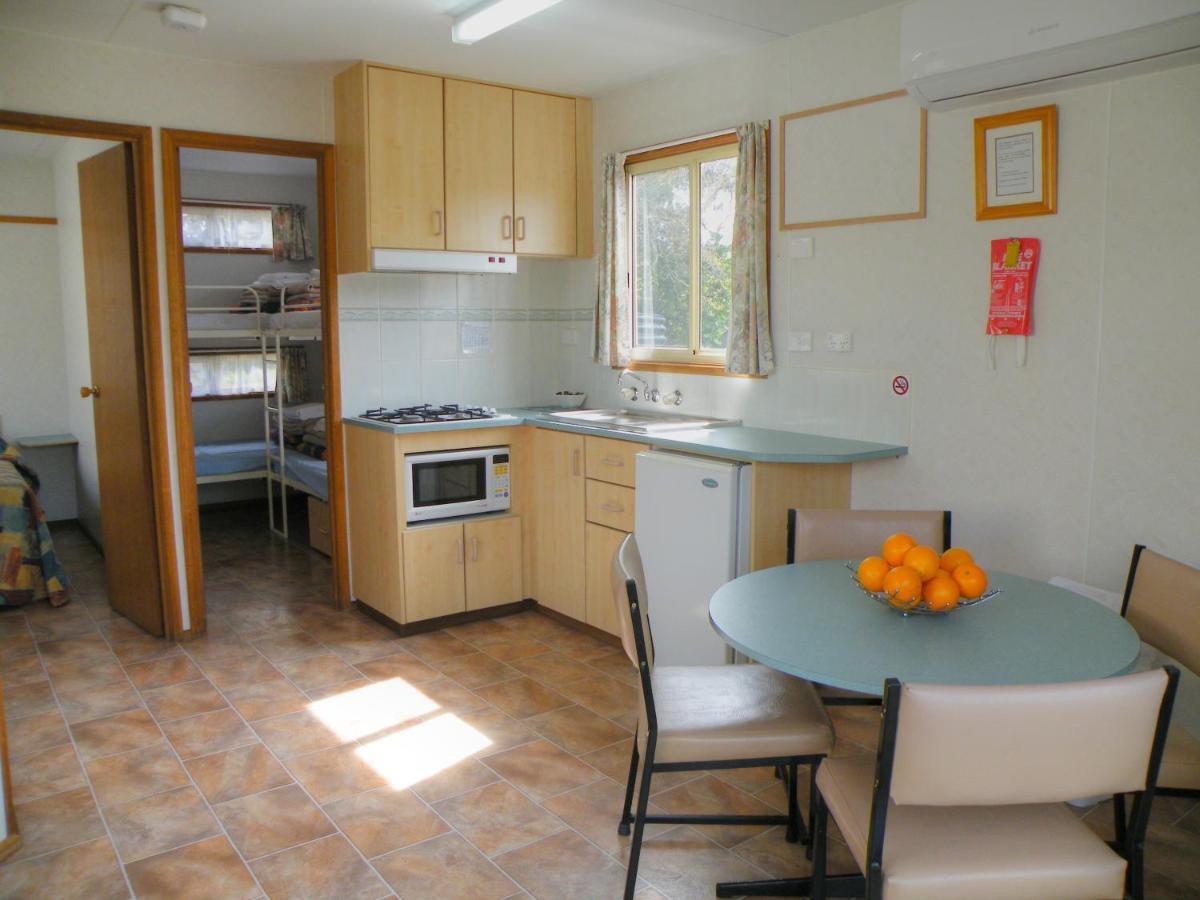 Lake Hamilton Motor Village And Caravan Park Room photo